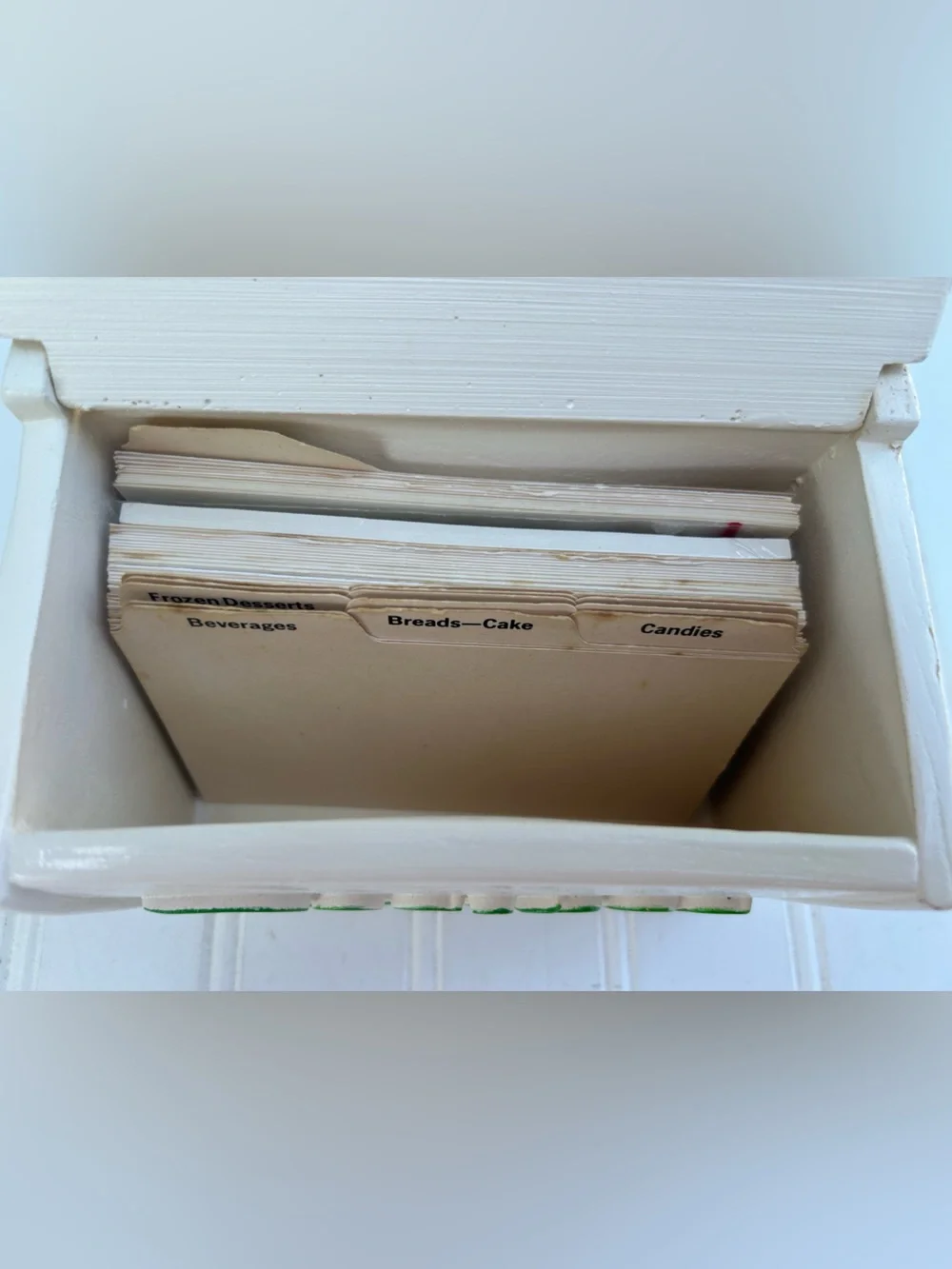 Vintage Recipe Box White Green Lettering Floral Cards 80’s Cottagecore Grandma